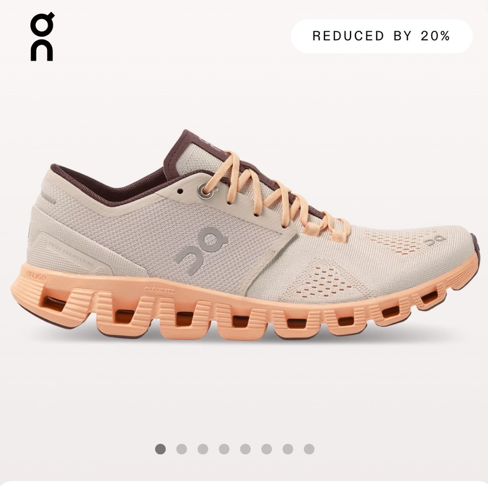 ON RUNNING CLOUD X in Silver/Almond